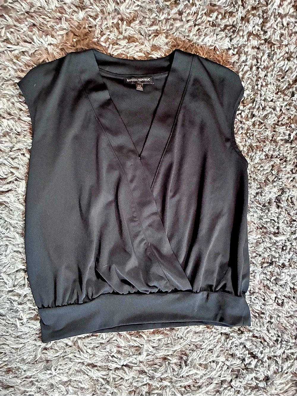 Banana Republic Sleeveless Wrap Blouse in Black Size XS Like New